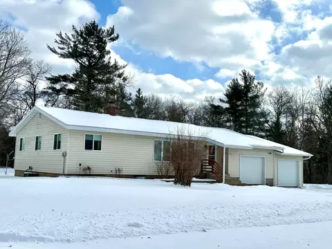 928 N 3rd St, Bruce, WI 54819
