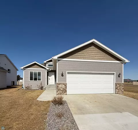 1006 Albert Dr W, West Fargo, ND 58078