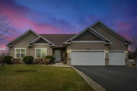 17469 Goldenview Ave, Lakeville, MN 55044