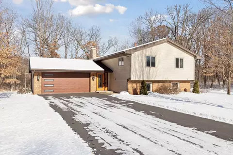 115 Puma Ln, Mahtomedi, MN 55115