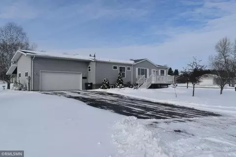 101 Sunset Ln S, Hinckley, MN 55037