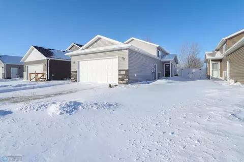 501 5th St E, Horace, ND 58047