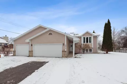 13715 Sunset Trl, Plymouth, MN 55441