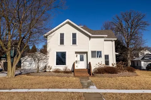 307 W Courtland St, Spring Valley, MN 55975