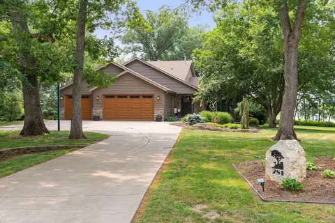 281 Brandon Dr, Hudson, WI 54016