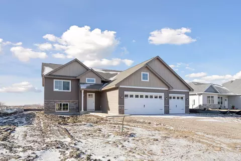 445 Emma St, Norwood Young America, MN 55368