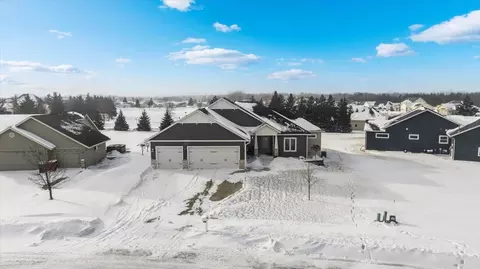 1006 Curt Felt Dr, Alexandria, MN 56308