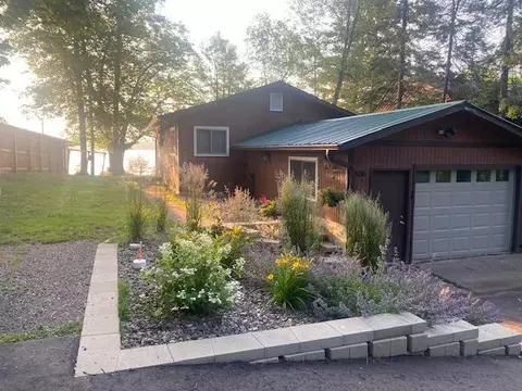 906 Lakeview Dr, Cloquet, MN 55720