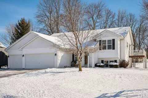 571 Maple Knoll Cir NW, Saint Michael, MN 55376