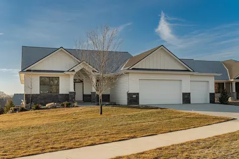 2656 Bentley Dr SW, Rochester, MN 55902