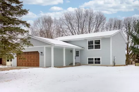 7425 Upper 24th St N, Oakdale, MN 55128