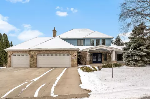 2975 Frank St, Maplewood, MN 55109