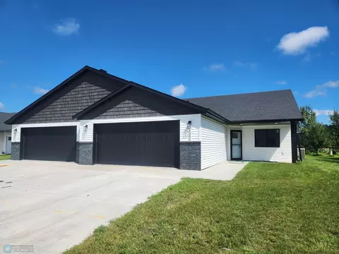 1392 Prairie Ln, Wahpeton, ND 58075