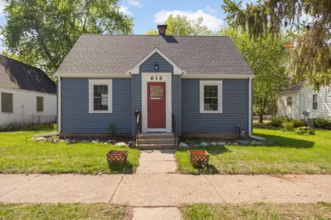 614 7th Ave NW, Faribault, MN 55021