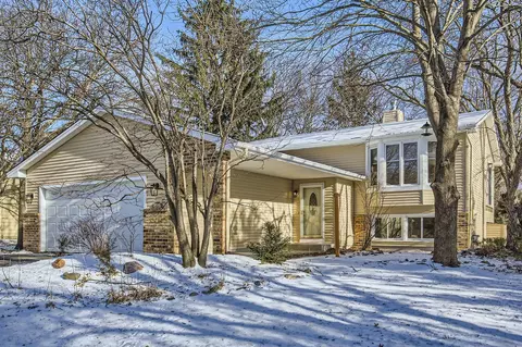 4840 Quaker Ln N, Plymouth, MN 55442