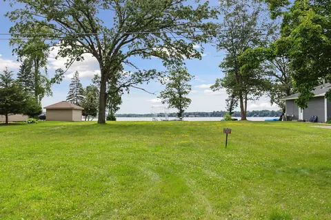 9127 N Shore Trl N, Forest Lake, MN 55025