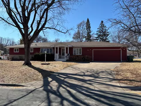 950 Pandora Dr NE, Fridley, MN 55432