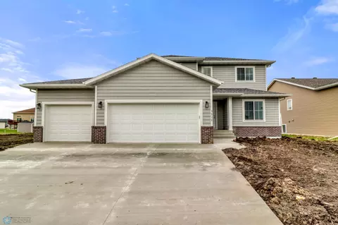 3515 18th St S, Moorhead, MN 56560