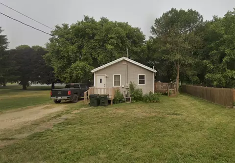 205 4th St NW, Elysian, MN 56028