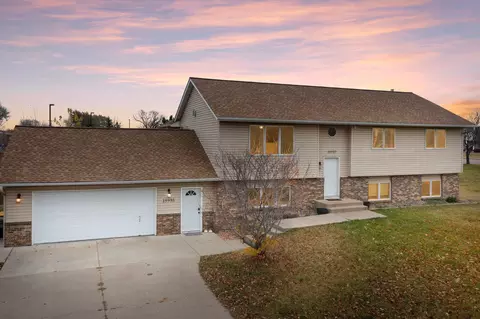 15937 Franklin Trl SE, Prior Lake, MN 55372
