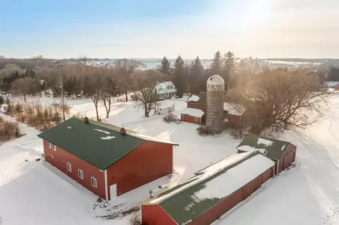 26593 Saint Croix Trl, Shafer, MN 55074