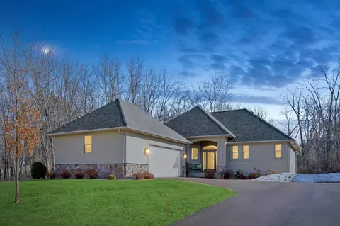 1095 Nena Ct, Stillwater, MN 55082