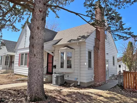 1591 Fernwood St, Saint Paul, MN 55108