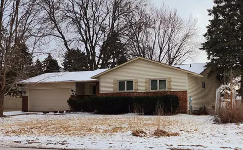 3912 66th St E, Inver Grove Heights, MN 55076