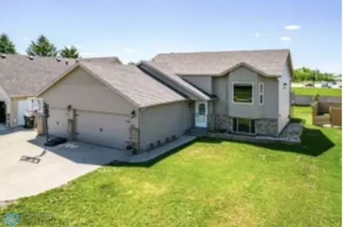 315 19th Ave W, West Fargo, ND 58078