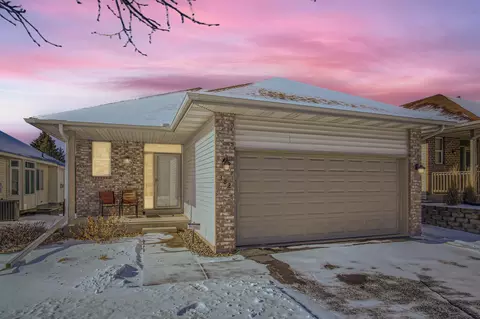 382 Bluebird Ln, Woodbury, MN 55125