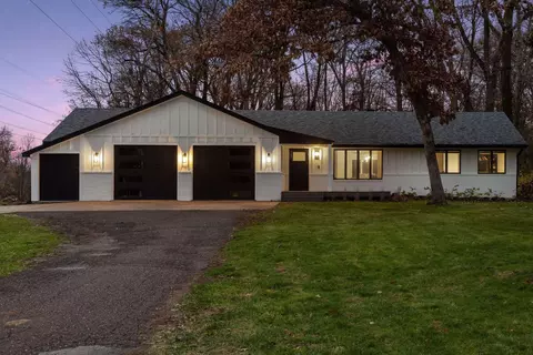 5920 Highlands Trl N, Lake Elmo, MN 55042