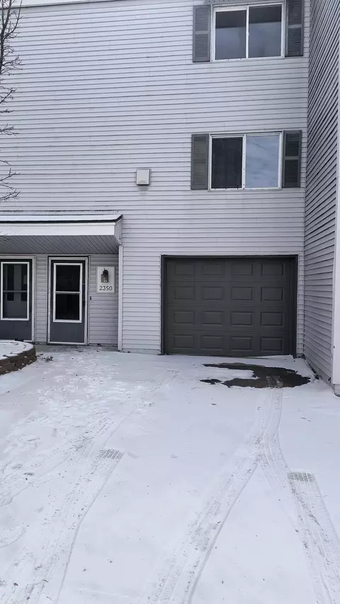 2350 Dorland Dr E, Maplewood, MN 55119
