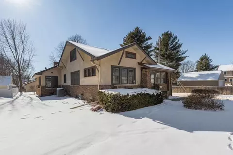 914 Arlington Ave W, Saint Paul, MN 55117