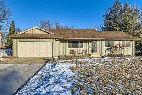 158 Juniper Ln, Apple Valley, MN 55124