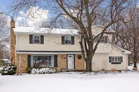 2400 Merrimac Ln N, Plymouth, MN 55447