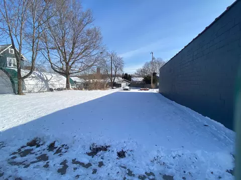 1072 7th St W, Saint Paul, MN 55102