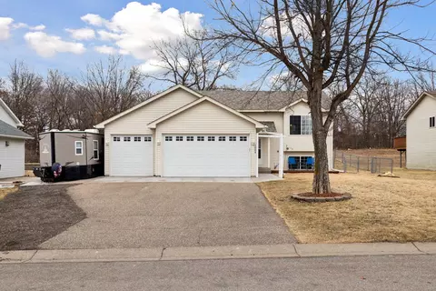 1004 3rd Ave SW, Isanti, MN 55040