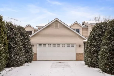 2204 15 12 St NW, Faribault, MN 55021