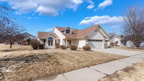 1001 Garden Brook Dr, Sauk Rapids, MN 56379