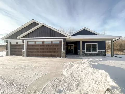 4662 Geneva Golf Club Dr NE, Alexandria, MN 56308