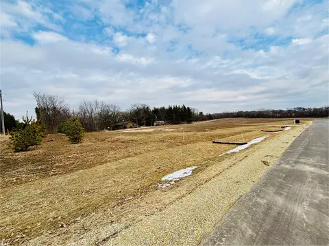 906 Acorn Ct, Hudson, WI 54016