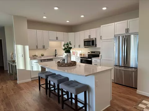 2350 Harbor Pl #314, Mound, MN 55364
