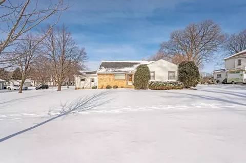 305 E 2nd St, Blue Earth, MN 56013