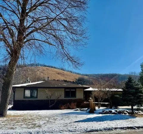 218 Oak Leaf Dr, Winona, MN 55987