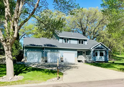 517 Valley Dr, Fergus Falls, MN 56537