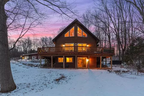8836 Colby Ct, Northfield, MN 55057