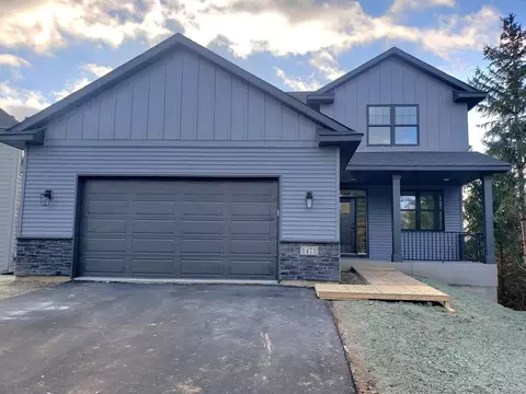 560 Sunrise Dr, Little Canada, MN 55117