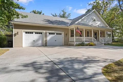 29375 Kings Blf, Chisago City, MN 55013