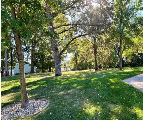 2719 Campus Ln, Albert Lea, MN 56007