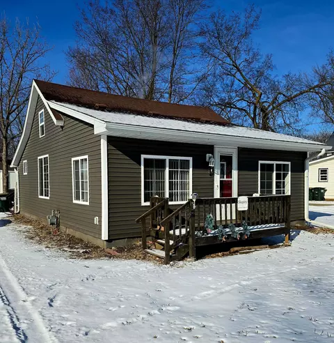 521 1st St N, Waterville, MN 56096